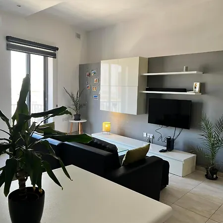 2 Bedroom 5 Min From The Sea