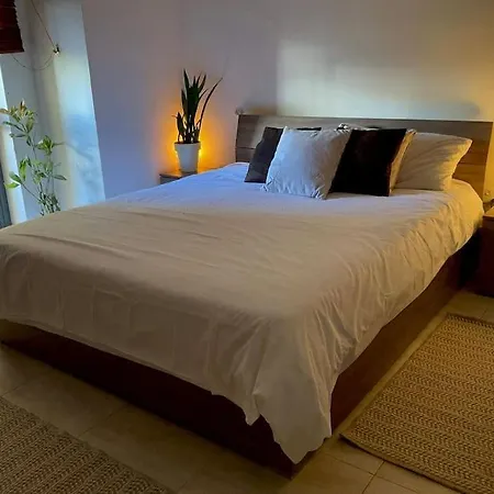 2 Bedroom 5 Min From The Sea